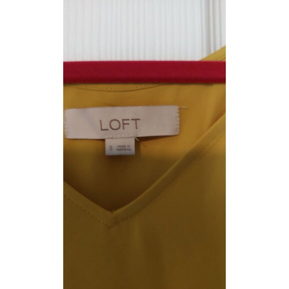 Loft Yellow Sleeveless Blouse With V-Neckline & Pleated Shoulders Size S - Picture 2 of 3